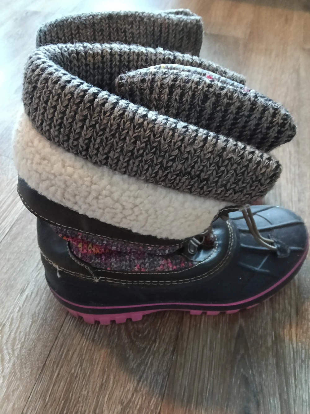 Dream Pairs Multicolor Patterned Winter Boot with Pink Logo